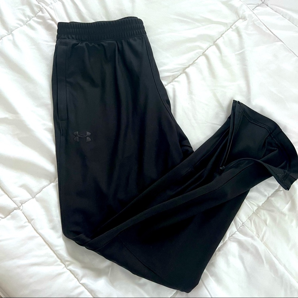 Under Armour mens running pants Size LG.